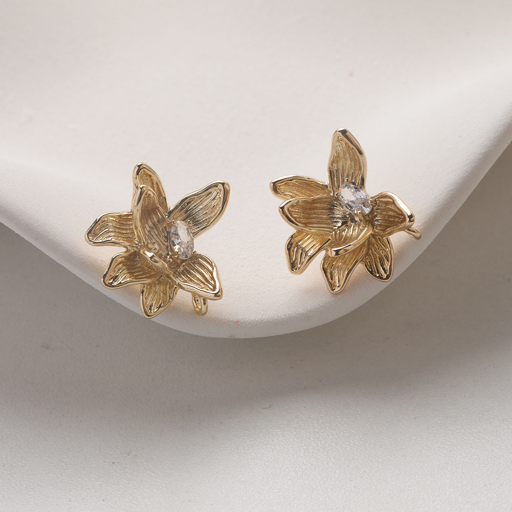 4PCS Dainty Flower Ear Studs E - مراجعة Flower Supplies وسعره